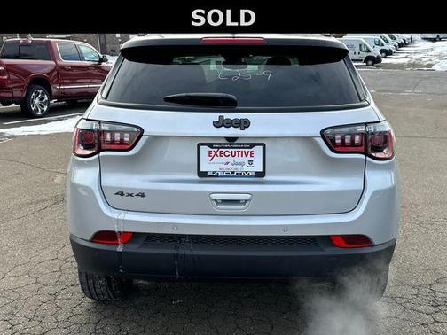 Silver Zynith Metallic Clearcoat 2026 Jeep Compass Limited
