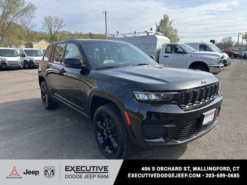 Diamond Black Crystal Pearlcoat 2022 Jeep Grand Cherokee Altitude