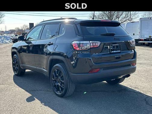 Diamond Black Crystal Pearlcoat 2022 Jeep Compass Latitude