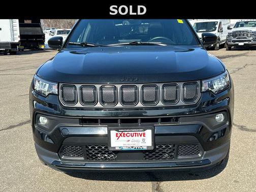 Diamond Black Crystal Pearlcoat 2022 Jeep Compass Latitude