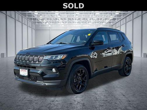 Diamond Black Crystal Pearlcoat 2022 Jeep Compass Latitude