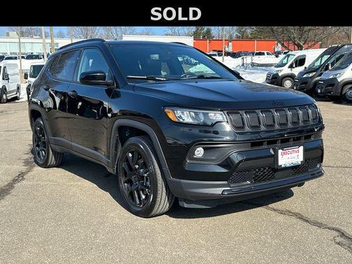 Diamond Black Crystal Pearlcoat 2022 Jeep Compass Latitude