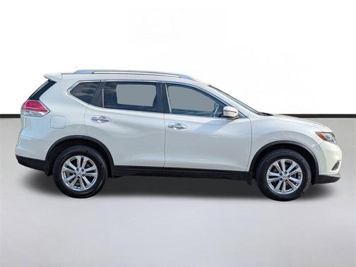 Pearl White 2016 Nissan Rogue SV