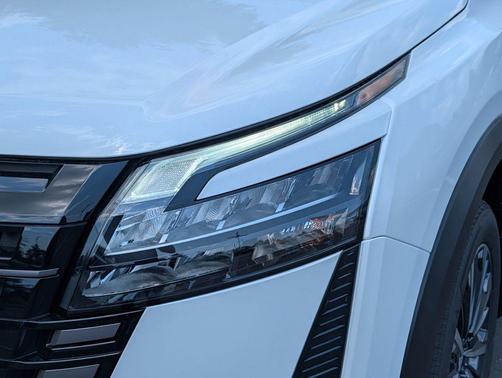 White / Black 2026 Nissan Pathfinder Platinum