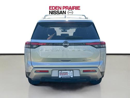 2025 Nissan Pathfinder SL 4WD
