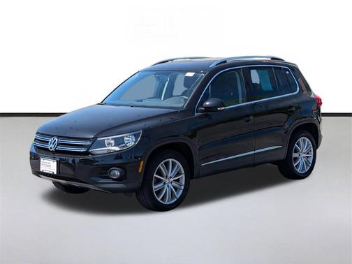 Deep Black Metallic 2012 Volkswagen Tiguan SE