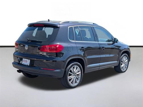 Deep Black Metallic 2012 Volkswagen Tiguan SE