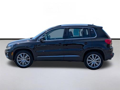 Deep Black Metallic 2012 Volkswagen Tiguan SE