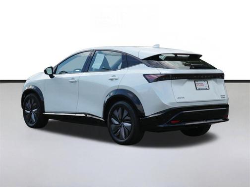 White Pearl 2024 Nissan ARIYA ENGAGE+