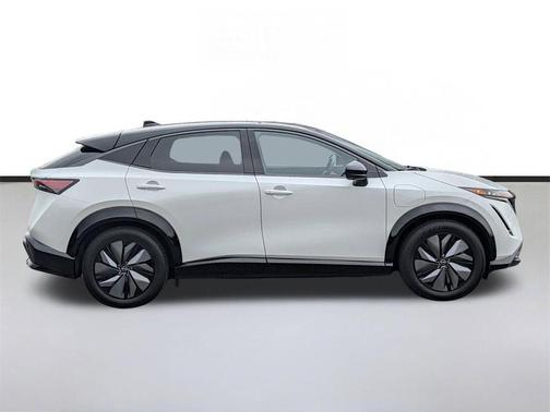 Black Diamond Pearl 2025 Nissan ARIYA EVOLVE+