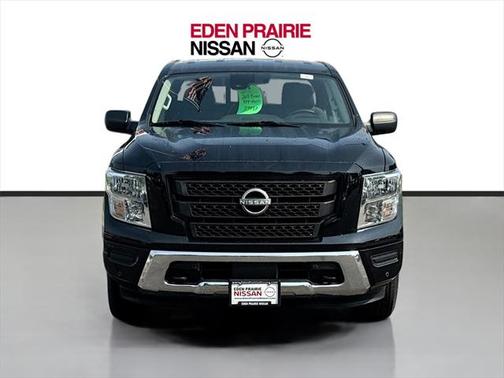 2023 Nissan Titan SV