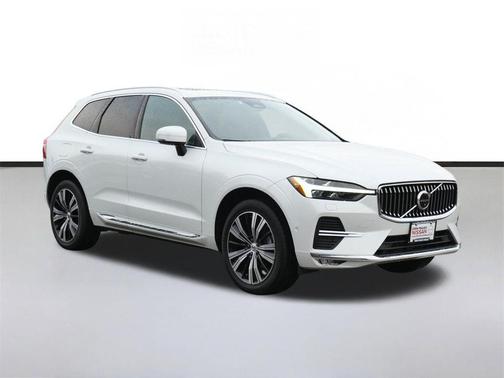 Crystal White Metallic 2023 Volvo XC60 B5 Plus Bright Theme