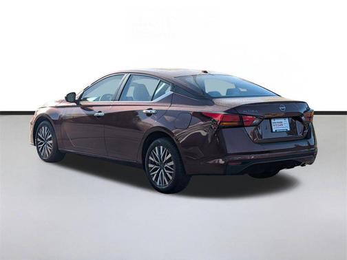 Garnet Pearl 2023 Nissan Altima 2.5 SV