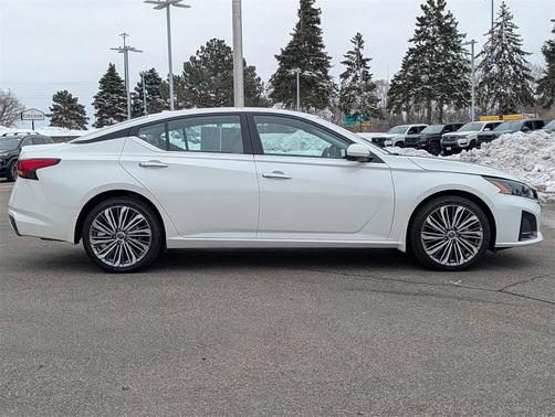 2024 Nissan Altima 2.5 SL