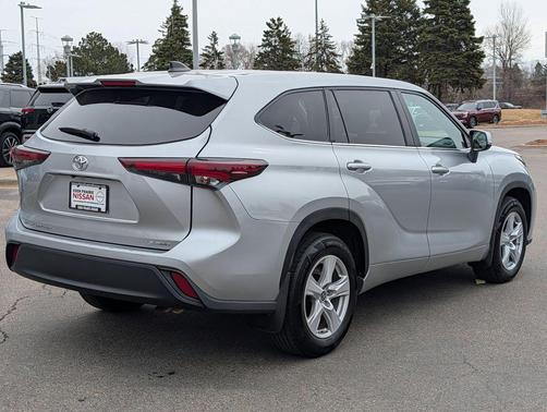 2024 Toyota Highlander LE