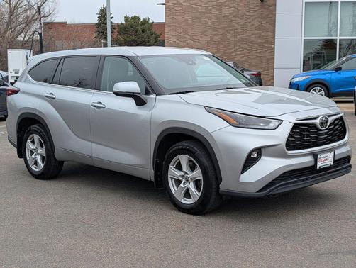 2024 Toyota Highlander LE