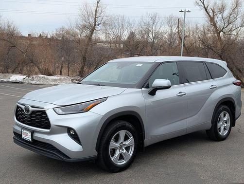 2024 Toyota Highlander LE