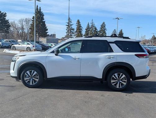 2026 Nissan Pathfinder SL