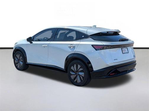 Everest White Pearl Tricoat 2023 Nissan ARIYA EVOLVE+