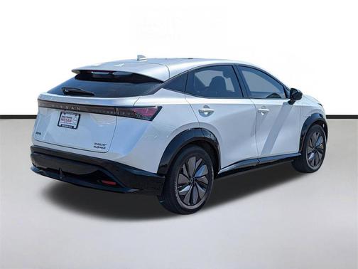 Everest White Pearl Tricoat 2023 Nissan ARIYA EVOLVE+