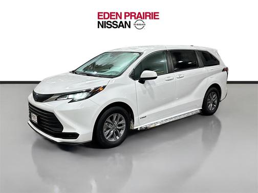 2021 Toyota Sienna LE