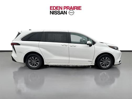 2021 Toyota Sienna LE