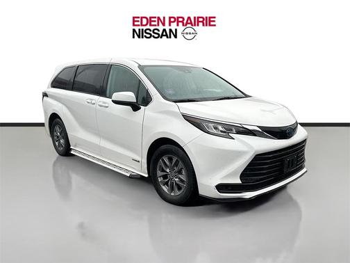2021 Toyota Sienna LE