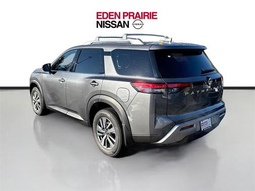 2025 Nissan Pathfinder SL 4WD