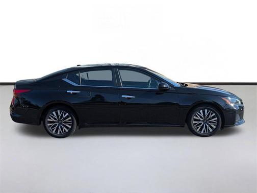 Super Black 2023 Nissan Altima 2.5 SV