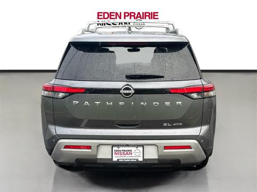 2025 Nissan Pathfinder SL 4WD