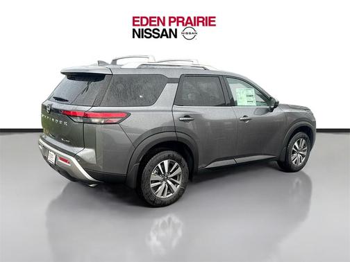 2025 Nissan Pathfinder SL 4WD