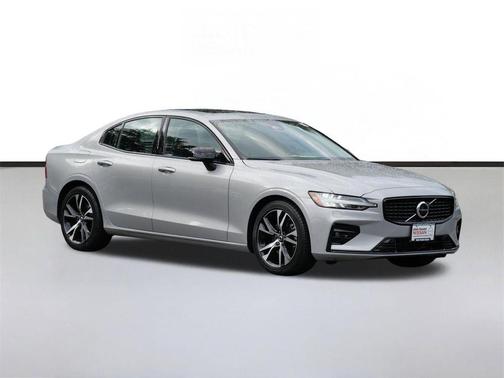 Gray 2023 Volvo S60 B5 Core Dark Theme