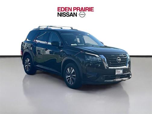 2023 Nissan Pathfinder SL 4WD