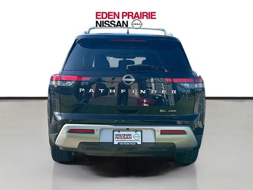 2023 Nissan Pathfinder SL 4WD