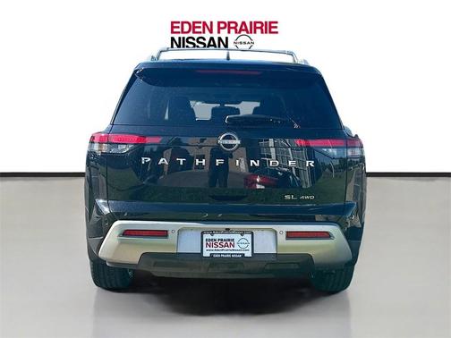 2023 Nissan Pathfinder SL 4WD
