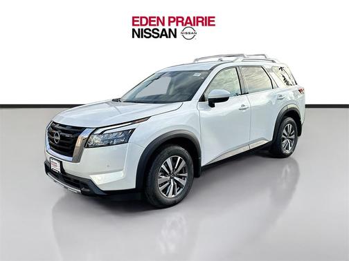 2025 Nissan Pathfinder SL 4WD