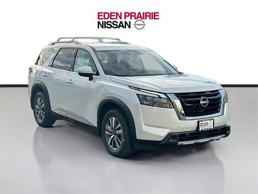 2025 Nissan Pathfinder SL 4WD