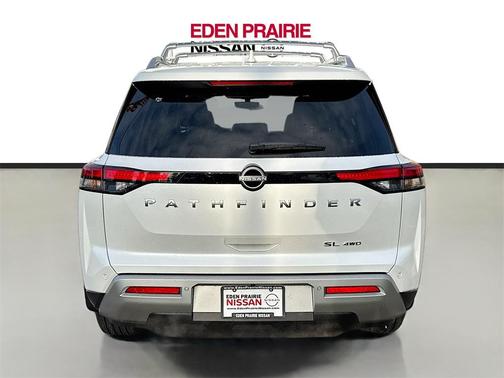 2025 Nissan Pathfinder SL 4WD