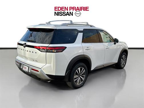 2025 Nissan Pathfinder SL 4WD
