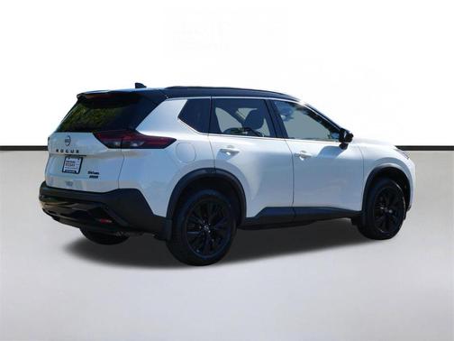 Pearl White Tricoat/Super Black 2023 Nissan Rogue SV