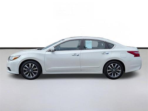 Pearl White 2017 Nissan Altima 2.5 SL