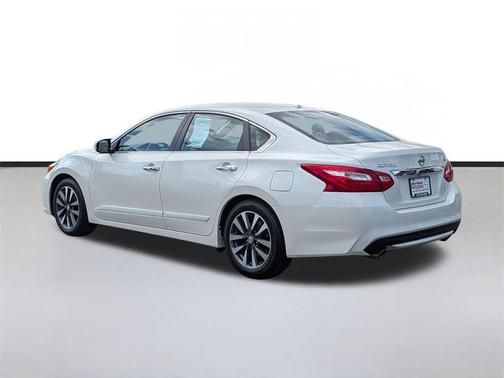 Pearl White 2017 Nissan Altima 2.5 SL