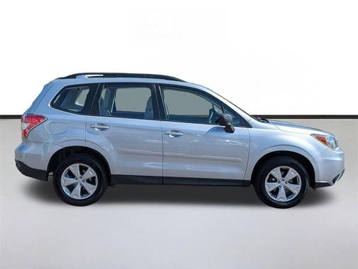 Ice Silver Metallic 2016 Subaru Forester 2.5i