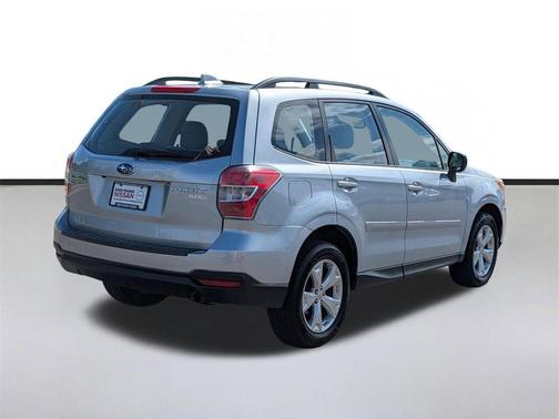 Ice Silver Metallic 2016 Subaru Forester 2.5i