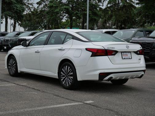 Pearl White Tricoat 2024 Nissan Altima 2.5 SV
