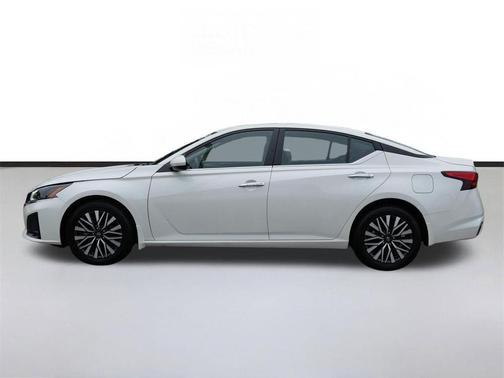 Pearl White Tricoat 2024 Nissan Altima 2.5 SV
