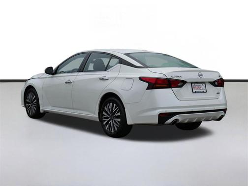 Pearl White Tricoat 2024 Nissan Altima 2.5 SV