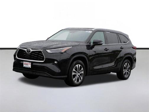 Midnight Black Metallic 2024 Toyota Highlander XLE