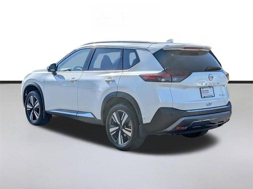 Pearl White Tricoat 2023 Nissan Rogue SL