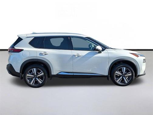 Pearl White Tricoat 2023 Nissan Rogue SL